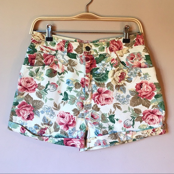 🌹 Vtg Rose Shorts 🌹 - Picture 3 of 6